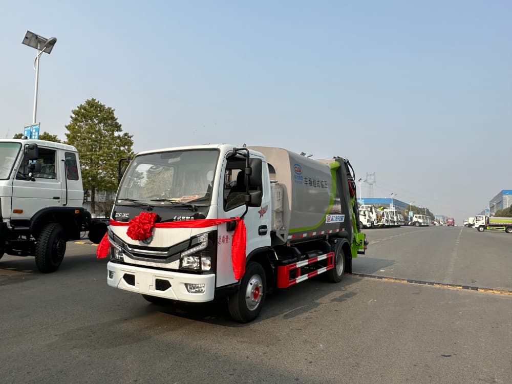  7方东风压缩垃圾车