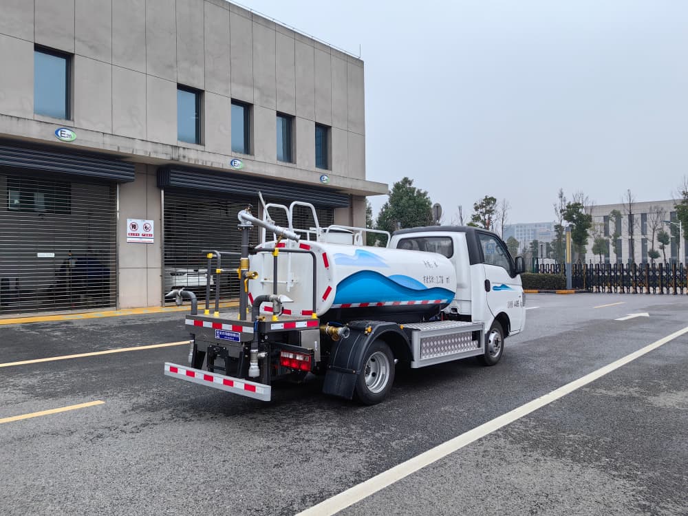 4.5t 纯电动洒水车