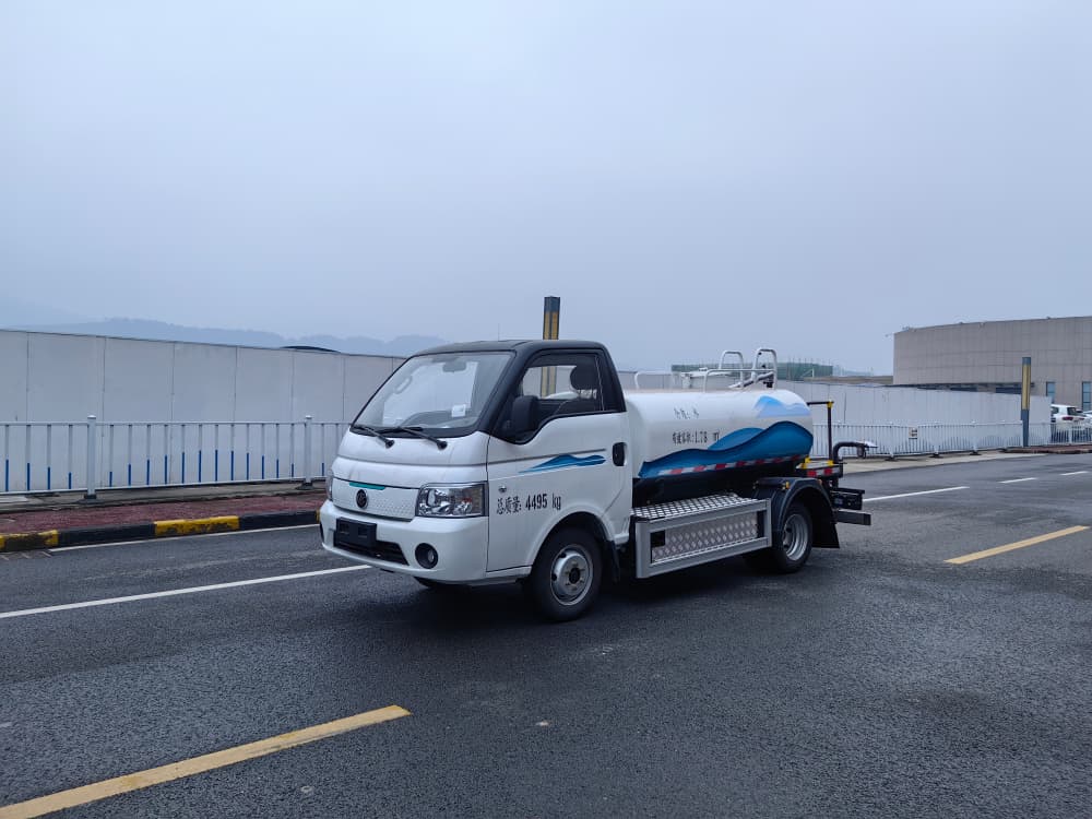 4.5t 纯电动洒水车