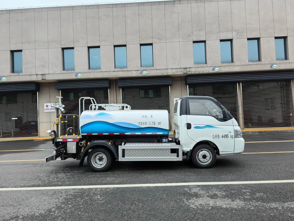 4.5t 纯电动洒水车