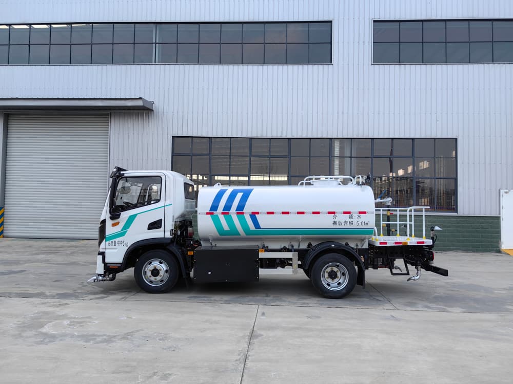10t 纯电动洒水车