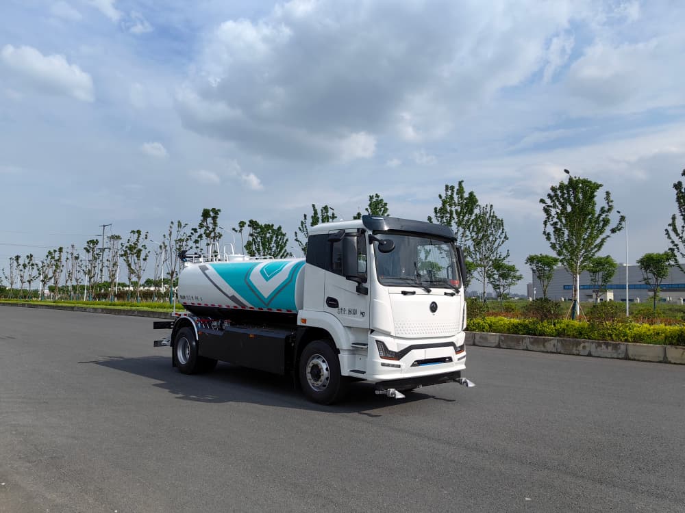 18t纯电动洒水车