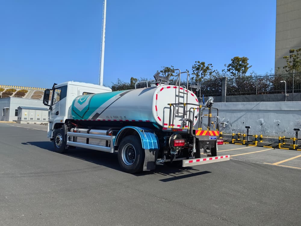 18t纯电动洒水车
