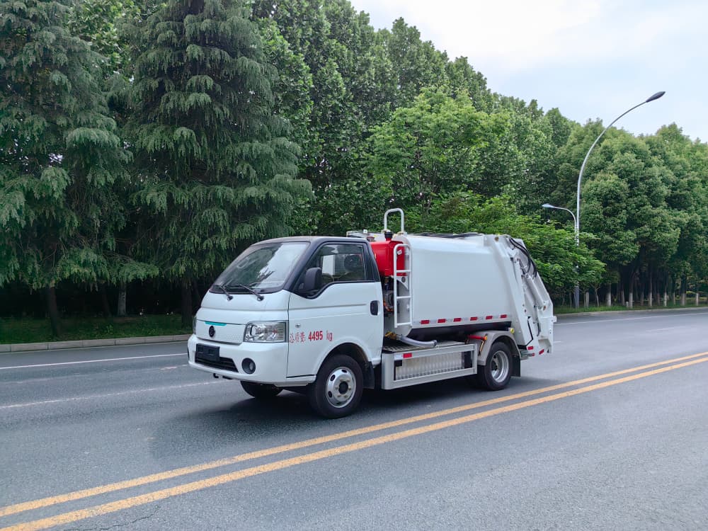4.5t 纯电动压缩式垃圾车