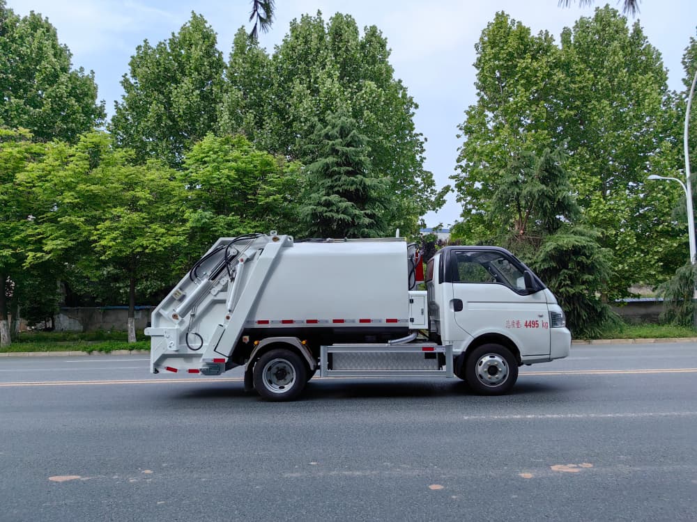 4.5t 纯电动压缩式垃圾车