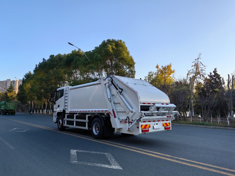 18t纯电动压缩式垃圾车